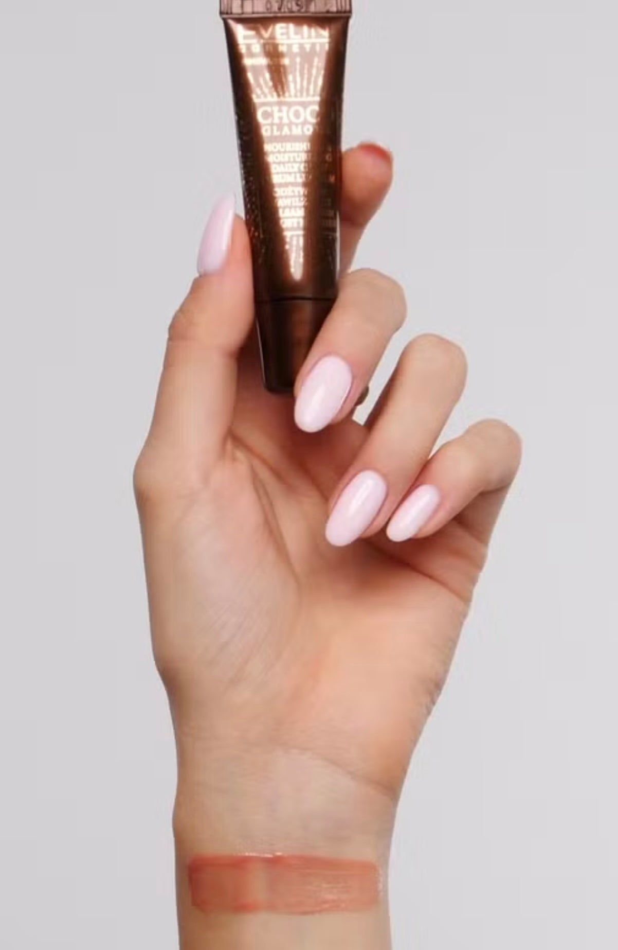 Eveline Cosmetics nourishing and moisturizing lip balm serum