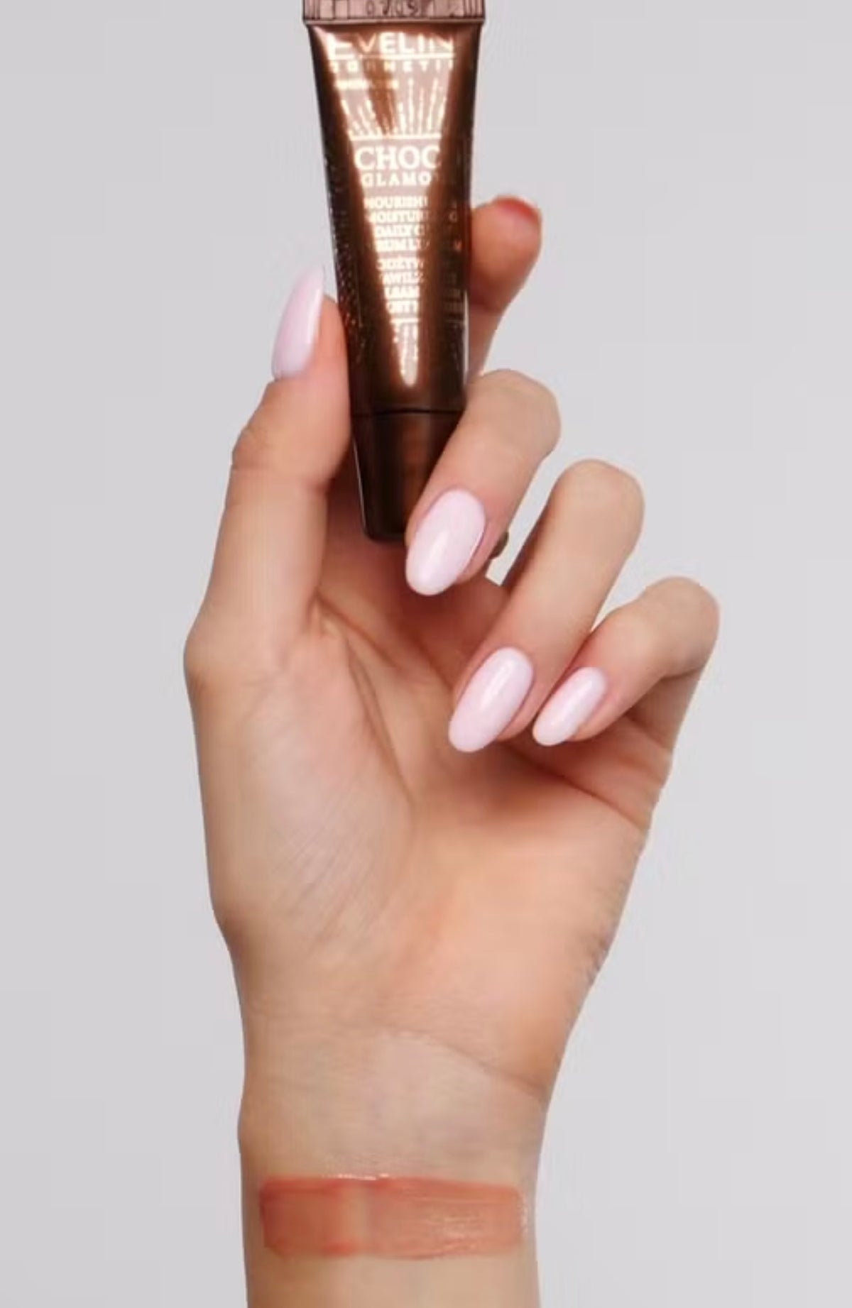 Eveline Cosmetics nourishing and moisturizing lip balm serum